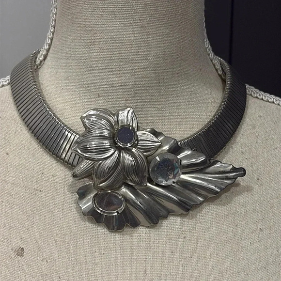 Vintage Necklace - Picture 1 of 7
